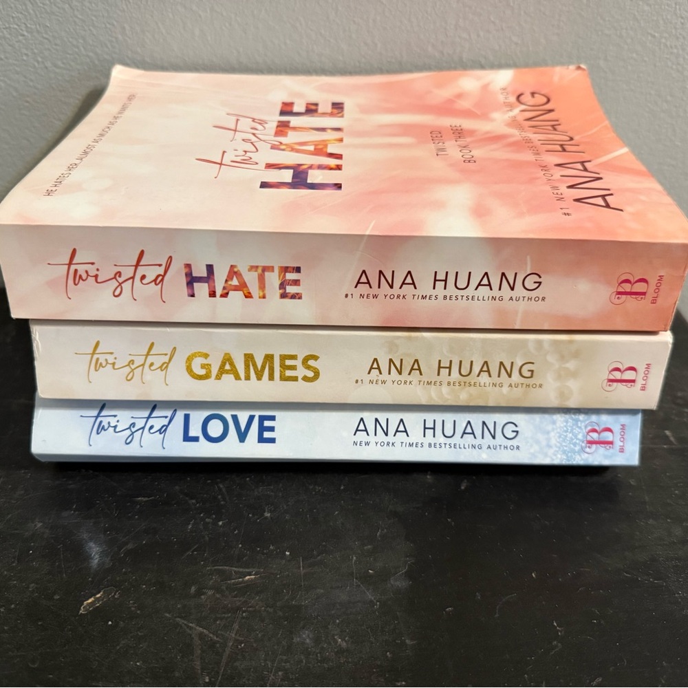 Twisted Series Book Set - Multicolor